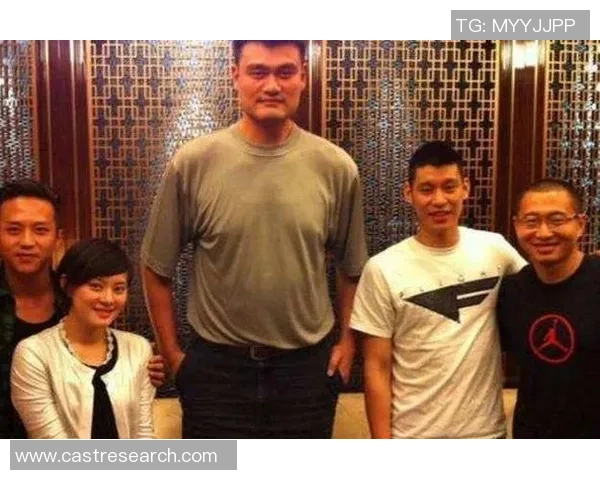 男星与姚明的友谊故事：跨界合作与共同成长的精彩瞬间